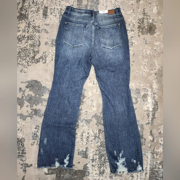NWT Judy Blue Midrise Distressed Jeans - Picture 2 of 10